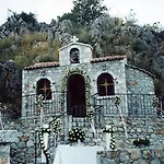 Lalloudes Hotel Mani Bed & Breakfast 4*
