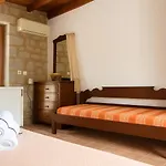 Bed & Breakfast Lalloudes Hotel Mani 4*