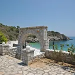 Lalloudes Hotel Mani Exo Nimfion