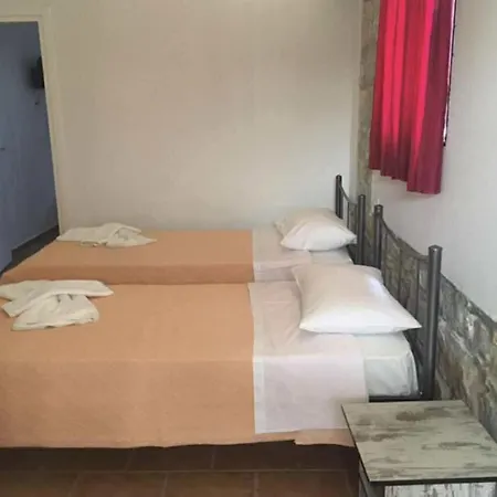 ベッド・アンド・ブレックファスト Lalloudes Seaside Sea And Pool View