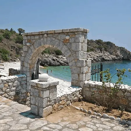 Lalloudes Mani