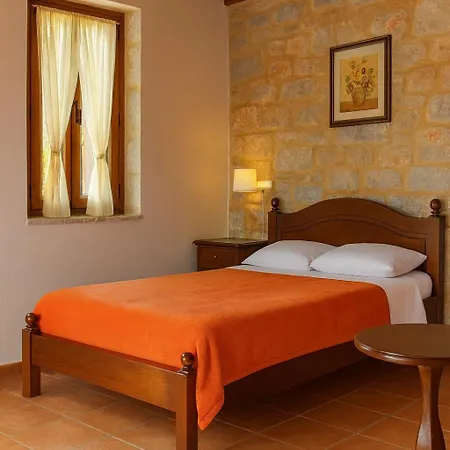Lalloudes Hotel Mani Bed & Breakfast Exo Nimfion