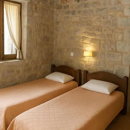 Oda ve Kahvaltı Lalloudes Mani 4*