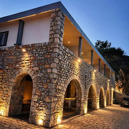 Lalloudes Hotel Mani Bed & Breakfast 3*