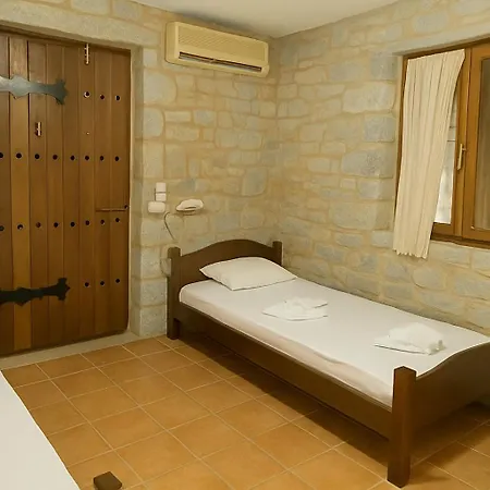 Bed & Breakfast Lalloudes Hotel Mani 4*