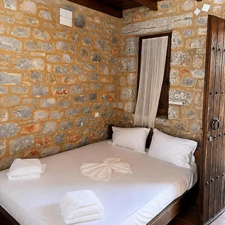 Bed & Breakfast Lalloudes Hotel Mani 3*