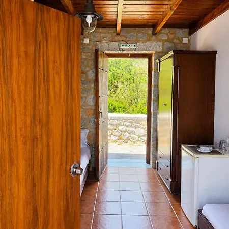 Lalloudes Hotel Mani Bed & Breakfast Exo Nimfion