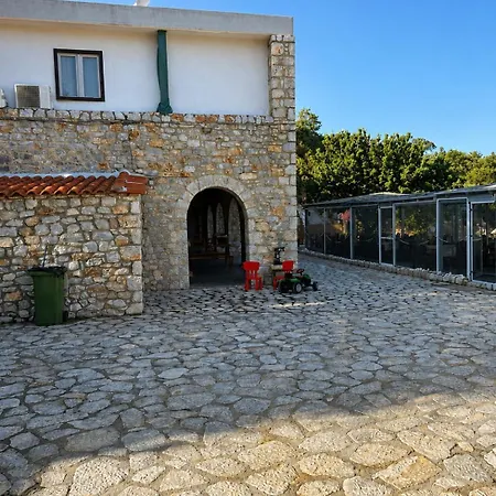Lalloudes Hotel Mani Exo Nimfion
