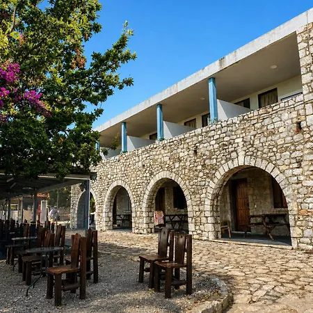 Lalloudes Hotel Mani 3*
