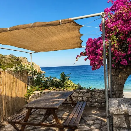 Lalloudes Hotel Mani Bed & Breakfast