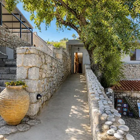 Bed & Breakfast Lalloudes Hotel Mani 3*