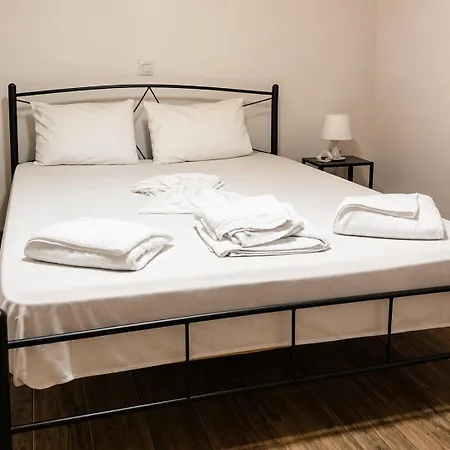 Lalloudes Hotel Mani Bed & Breakfast