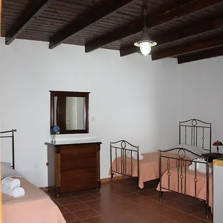 ベッド・アンド・ブレックファスト Lalloudes Seaside Sea And Pool View エクソ・ニンフィオン