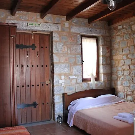 ベッド・アンド・ブレックファスト Lalloudes Seaside Sea And Pool View エクソ・ニンフィオン