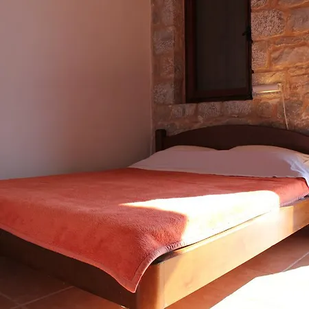 Bed & Breakfast Lalloudes 3*