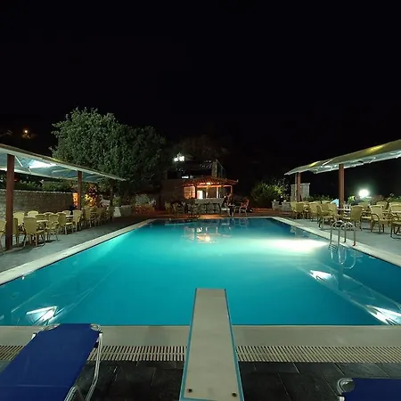 ベッド・アンド・ブレックファスト Lalloudes Seaside Sea And Pool View 4*