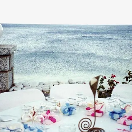 Lalloudes Bed & Breakfast 3*