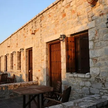 Lalloudes Seaside Sea And Pool View ベッド・アンド・ブレックファスト