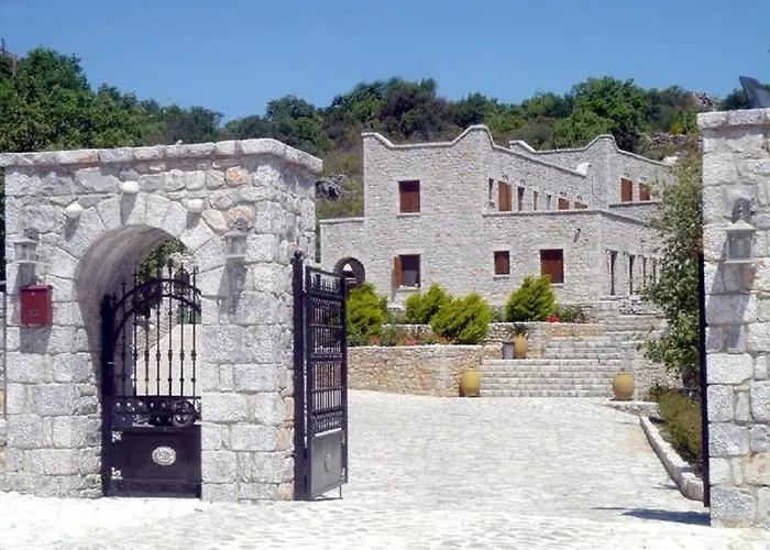 Lalloudes Seaside Suites Sea&Pool View Bed and breakfast 4*