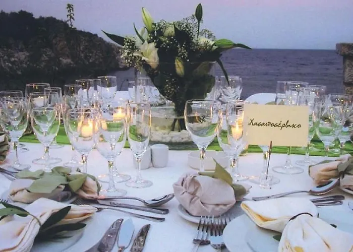 Bed and breakfast Lalloudes Seaside Suites Sea&Pool View