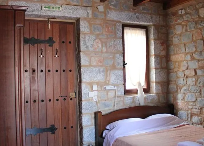 Lalloudes Seaside Suites Sea&Pool View Bed and breakfast