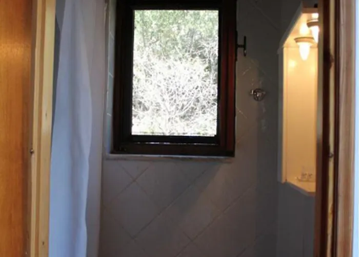 Lalloudes Hotel Mani Bed & Breakfast 4*