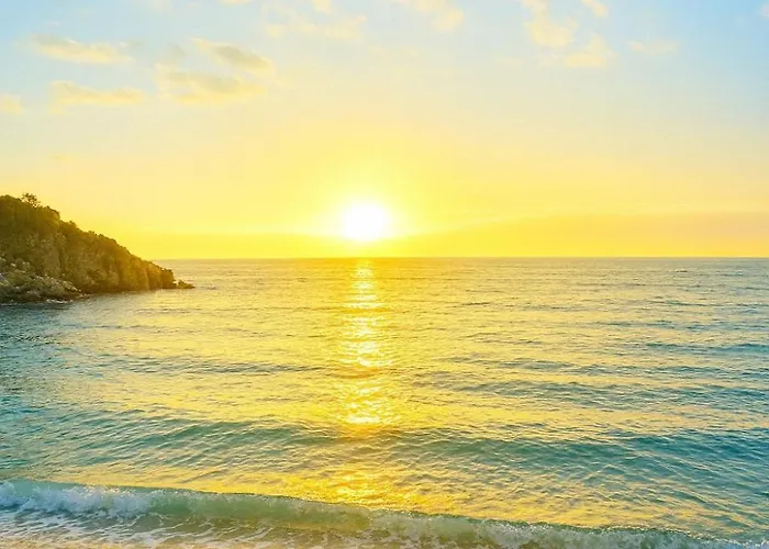 Bed and breakfast Lalloudes Seaside Suites Sea&Pool View
