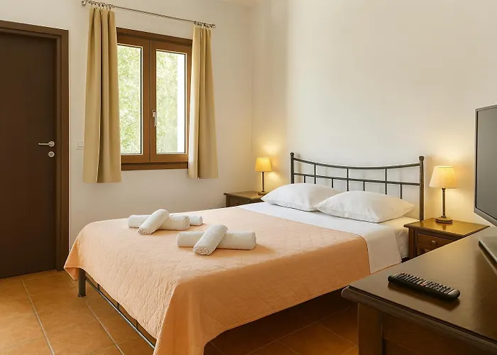 Lalloudes Seaside Suites Sea&Pool View Bed and breakfast