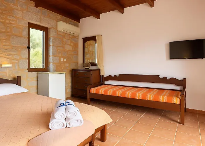 Bed and breakfast Lalloudes Seaside Suites Sea&Pool View 4*