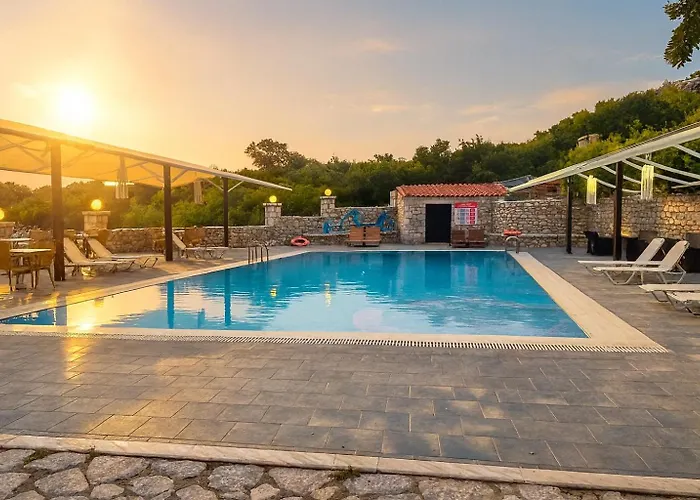 Lalloudes Hotel Mani 4*