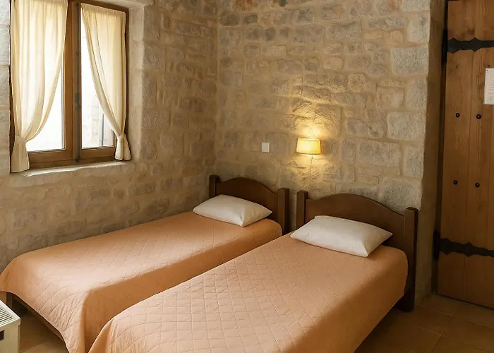 Bed and breakfast Lalloudes Seaside Suites Sea&Pool View 4*
