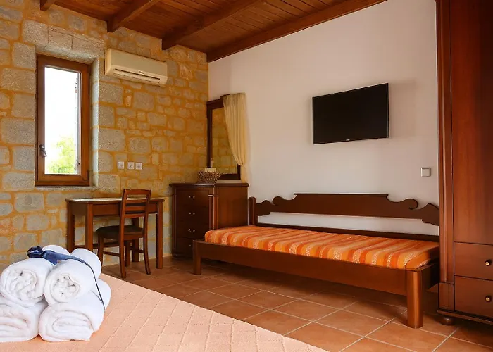 Bed and breakfast Lalloudes Seaside Suites Sea&Pool View Exo Nimfion