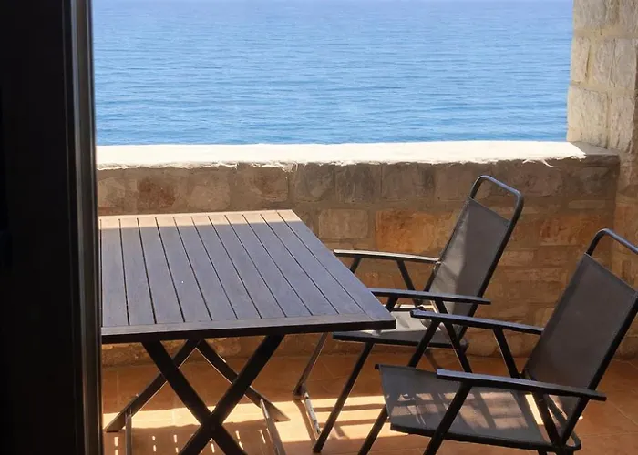 Lalloudes Seaside Sea And Pool View فندق مبيت وإفطار 4*