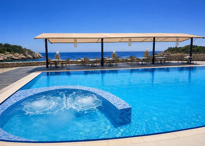 Lalloudes Seaside Sea And Pool View 4*