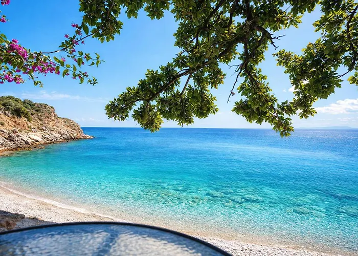 Bed and breakfast Lalloudes Seaside Suites Sea&Pool View Exo Nimfion