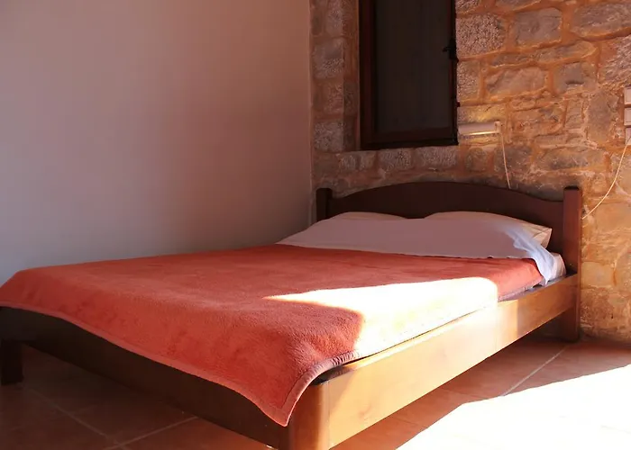 Bed & Breakfast Lalloudes Hotel Mani 4*