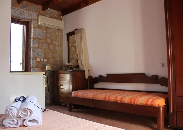Lalloudes Seaside Suites Sea&Pool View