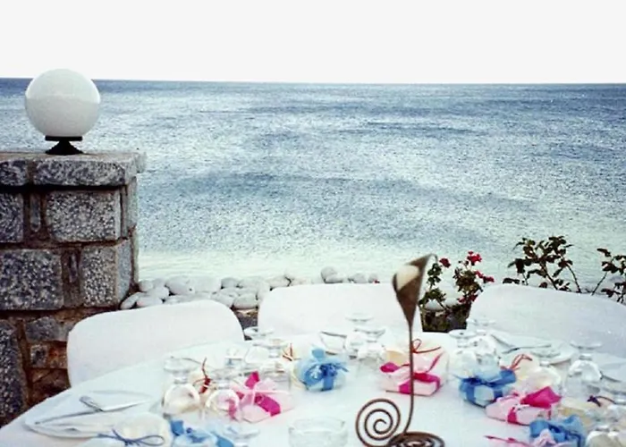Lalloudes Seaside Suites Sea&Pool View Bed and breakfast 4*