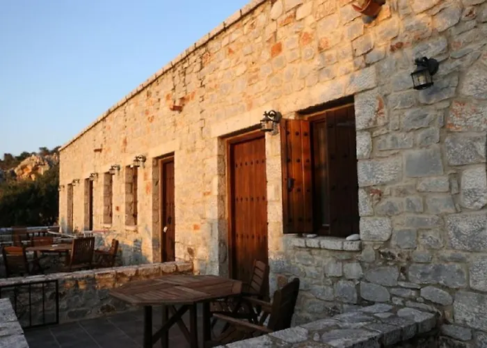 Lalloudes Seaside Sea And Pool View Bed & Breakfast